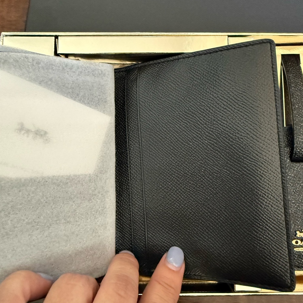 Coach Black Pebbled Glittery Leather Passport Book Cover & Luggage Tag Gold Logo - Picture 6 of 12